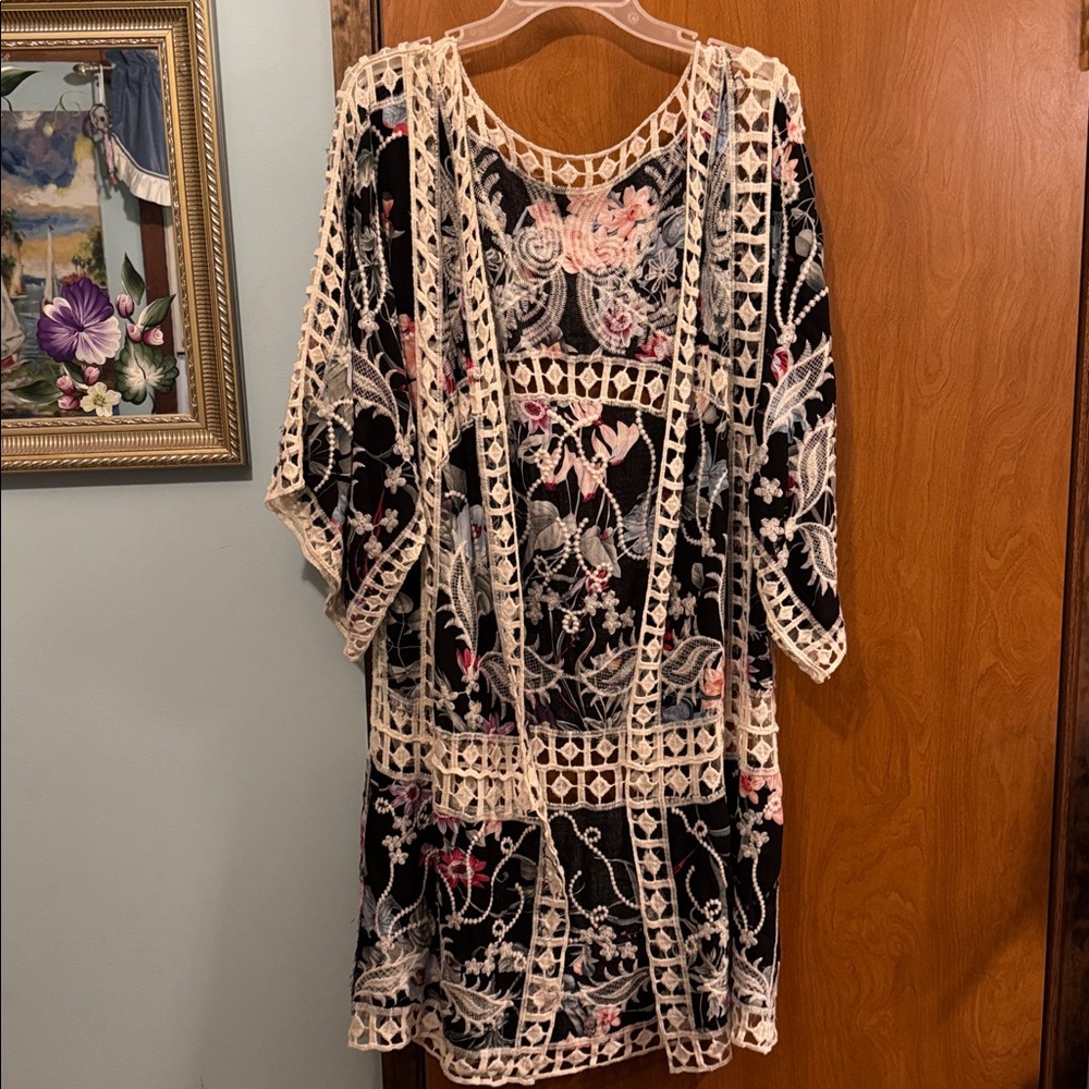 Kimono with Florals and lace trim